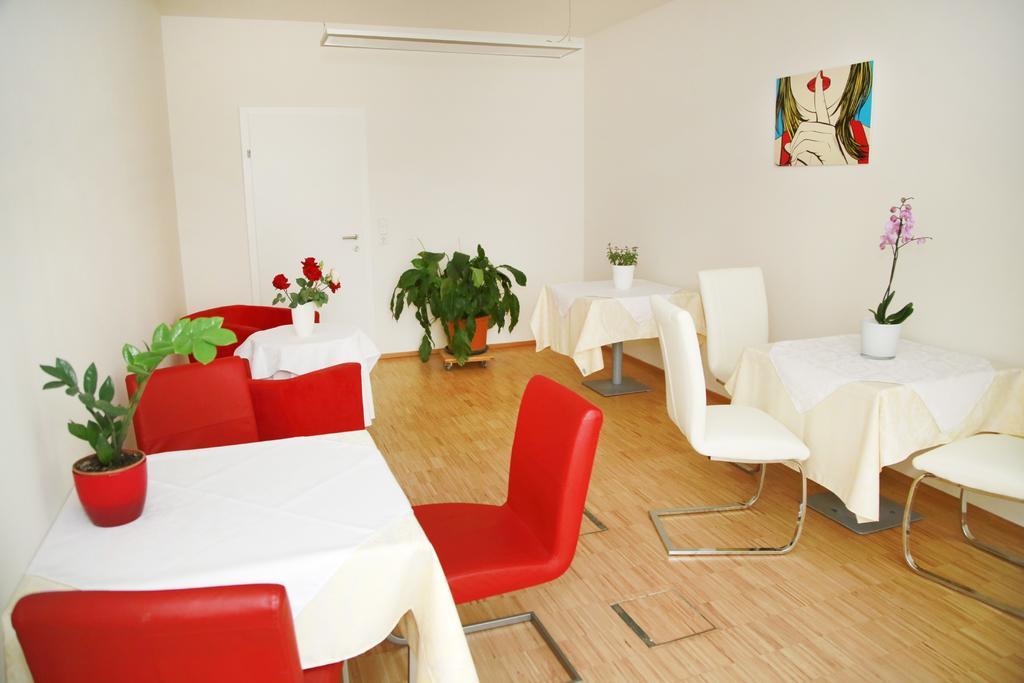 Hotel Restaurant Red Lodge Graz Exterior photo