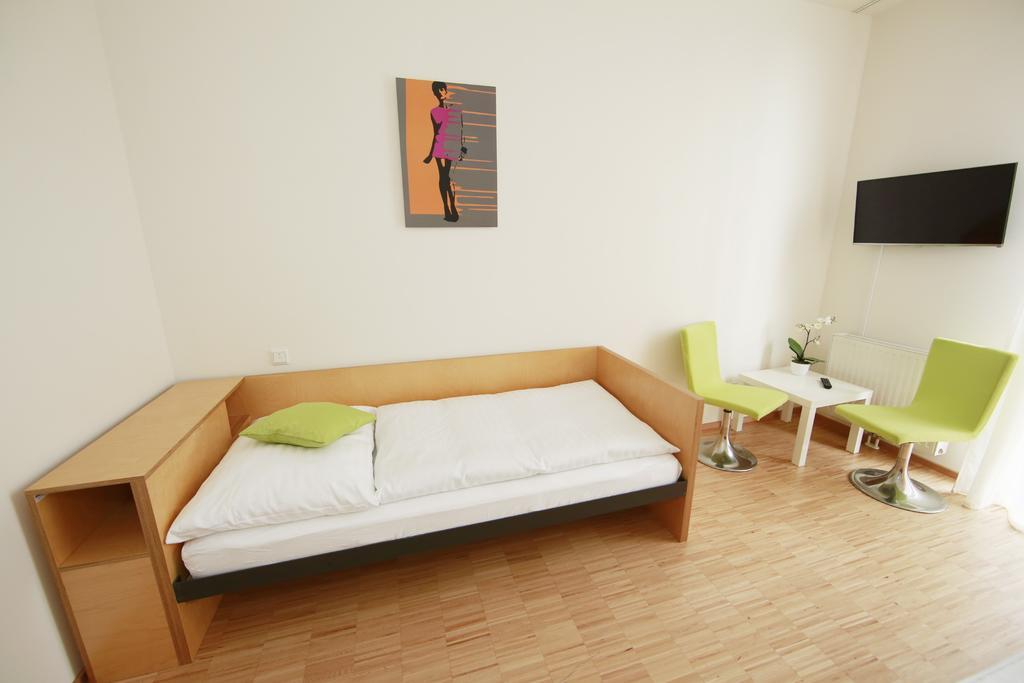 Hotel Restaurant Red Lodge Graz Room photo