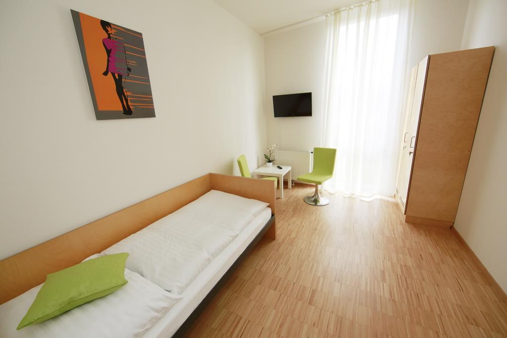 Hotel Restaurant Red Lodge Graz Room photo